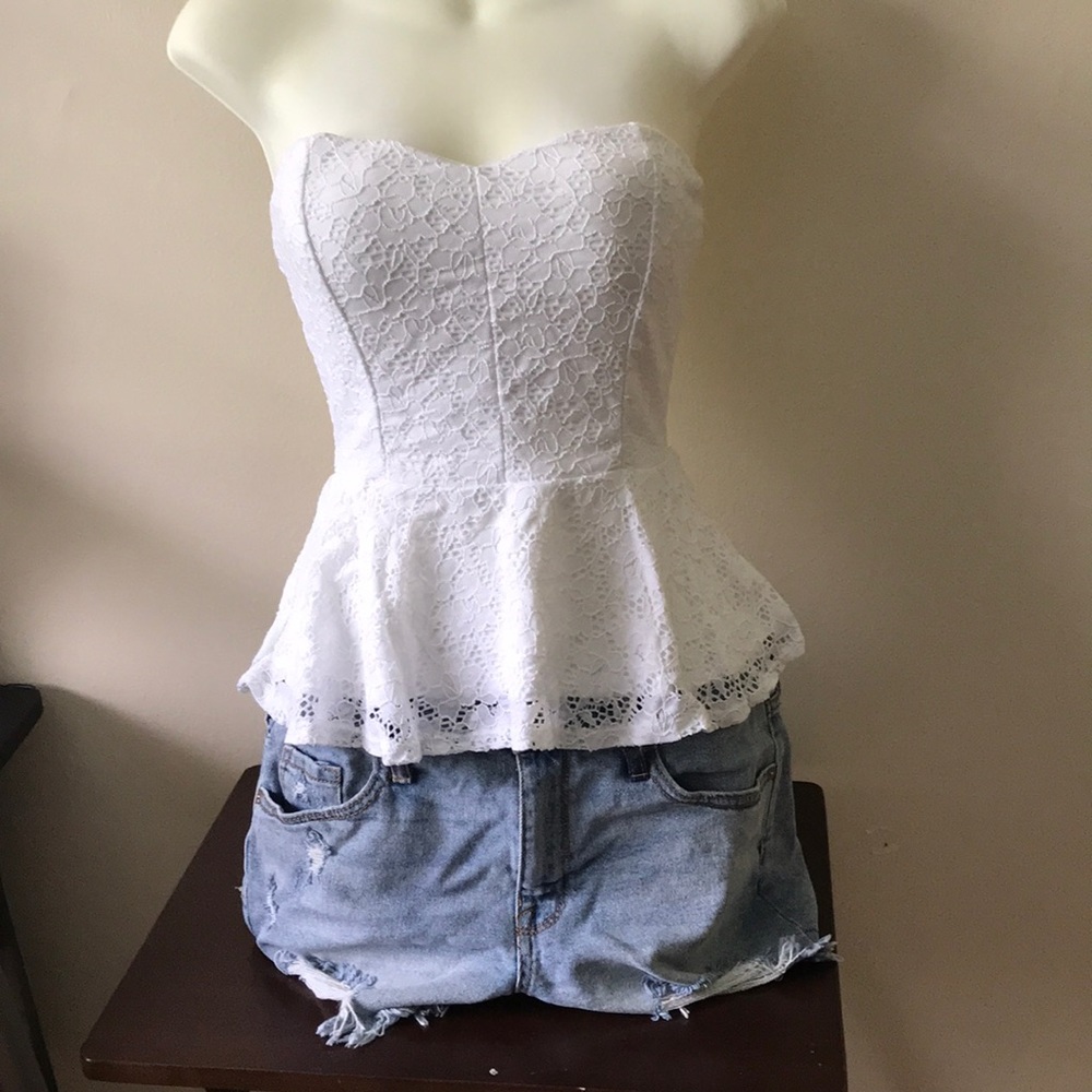 AMBIANCE MED WHITE LACED  TOP